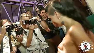 لیوبڈ سے خوبصورت سیرا رائڈر کے ساتھ مساج ویڈیو