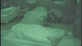 بیک روم کاسٹنگ کاؤچ سے خوبصورت اینابیل کے ساتھ سیدھے بالوں والی فلم